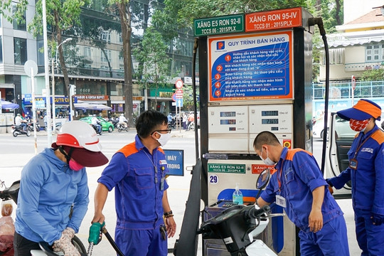 Giá xăng ngày 4/12: Dự báo tăng tới 602 đồng/lít