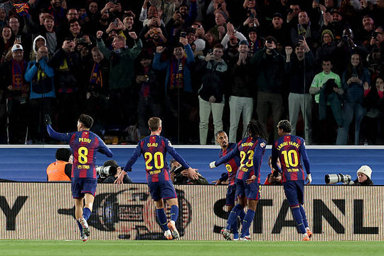 Raphinha và Pedri tỏa sáng, Barca ngược dòng hạ Atletico 3-1