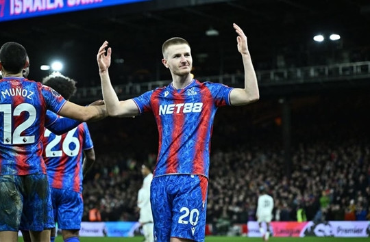 Man Utd nhắm 'Paul Scholes mới' Adam Wharton giá 70 triệu bảng