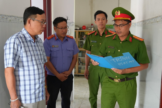 Tạm giữ hình sự đối tượng “Làm giả con dấu, tài liệu của cơ quan, tổ chức”