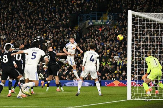 Chelsea thảm bại 1-3 tại Elland Road: Bài học cho Maresca