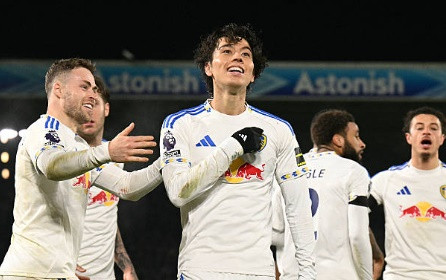 Leeds 3-1 Chelsea: Sai lầm tai hại nhấn chìm The Blues