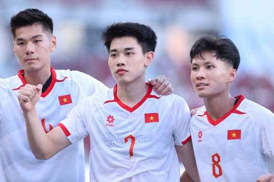 Cú đúp của Đình Bắc giúp U22 Việt Nam vượt khó trước Lào