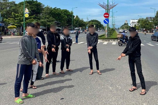 Hỗn chiến chỉ vì "nhìn đểu", 10 đối tượng bị bắt tạm giam