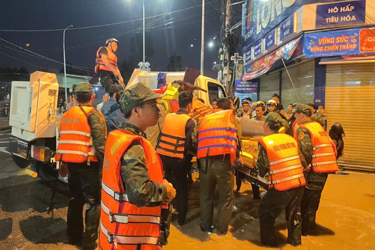 Bộ đội Biên phòng tỉnh Lâm Đồng khẩn trương, nỗ lực hỗ trợ nhân dân vùng lũ