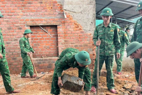 Bộ đội Biên phòng tỉnh Đắk Lắk triển khai nhiều hoạt động hỗ trợ nhân dân sau mưa lũ