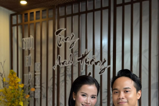 Á hậu Hương Ly và chồng doanh nhân tổ chức lễ gia tiên tại Hà Nội