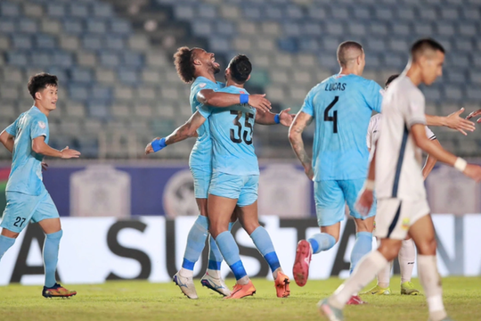 Xuân Son tái xuất ngoạn mục, lập hat-trick giúp Nam Định thắng lớn