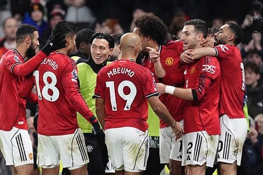 MU bị cầm hòa 1-1: Fernandes bỏ lỡ hai cơ hội không tưởng