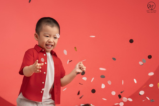 Người mẫu Trần Hiền lần đầu công bố ảnh sinh con thứ hai