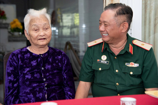 Quân khu 7 khởi công xây dựng các phòng học, tặng quà gia đình chính sách tại Tây Ninh