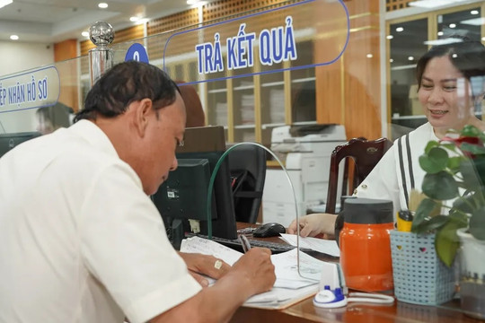 Cán bộ hưu trí có được mua nhà ở xã hội?