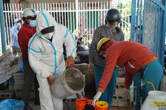 Khẩn trương vệ sinh môi trường, tái thiết cuộc sống sau lũ