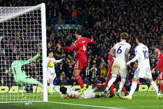 Leeds 3-3 Liverpool: Kịch tính đến phút 90+5 tại Elland Road