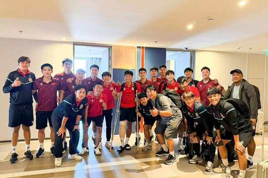 Hành động đẹp của U22 Việt Nam với đội trưởng U22 Lào