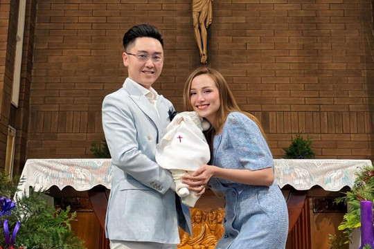 Diễm Hương làm lễ rửa tội cho con trai thứ hai tại Canada