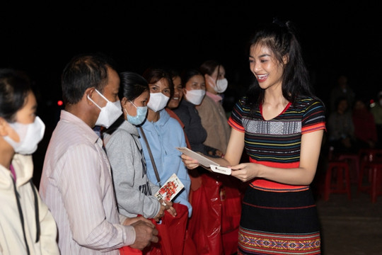 Lona Kiều Loan lên tiếng việc bị mạo danh, quấy rối gia đình
