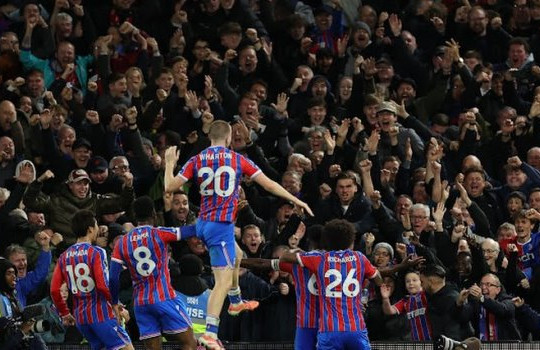 Guehi đánh đầu phút 87, Crystal Palace hạ Fulham vào top 4