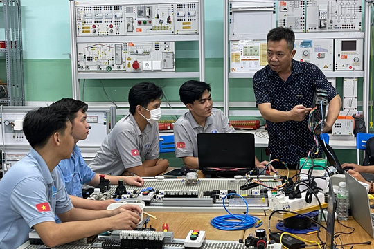 Học nghề và văn hóa cùng lúc, có được miễn toàn bộ học phí?