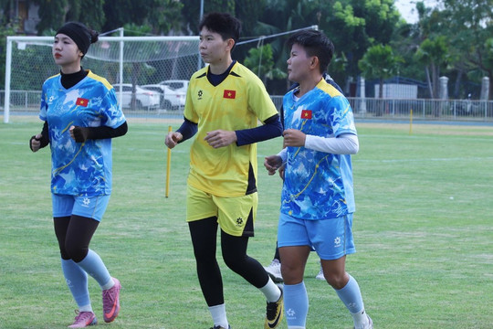 Nữ Việt Nam thua Philippines 0-1 trong trận cầu tranh cãi
