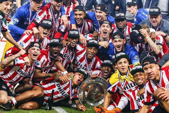 PSV Eindhoven: DNA 'Gã nông dân' thách thức cả châu Âu