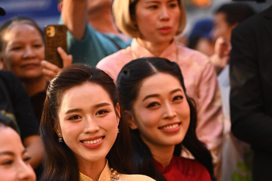 Hoa hậu Đỗ Hà và Á hậu Phương Nga tái ngộ sau tin đồn