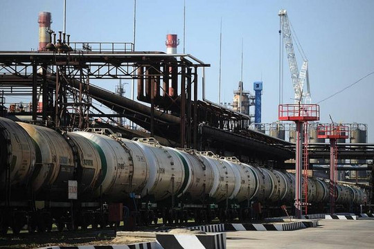 Giá dầu thế giới tiếp tục giảm, Brent lùi về mốc 62 USD