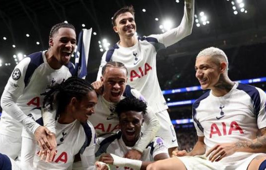 Tottenham đại thắng Slavia Prague 3-0 tại Champions League