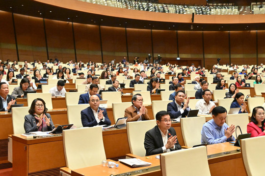 LUẬT DÂN SỐ: Cá nhân, cặp vợ chồng quyết định số con; sinh con thứ 2 phụ nữ được nghỉ 7 tháng