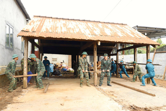 Chung tay dựng xây mái ấm nghĩa tình quân - dân