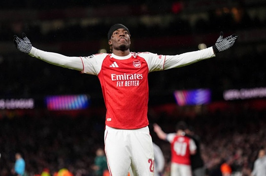 Madueke tỏa sáng: Siêu phẩm solo và cú đúp tại Champions League
