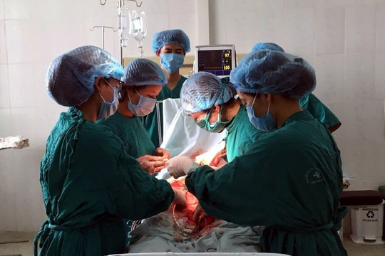 Cần chính sách mới thu hút nguồn nhân lực y tế về Lâm Ðồng