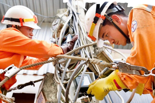 Công ty Điện lực Đắk Lắk đồng hành cùng “Chiến dịch Quang Trung”: Khôi phục nhà đến đâu, điện có tới đó