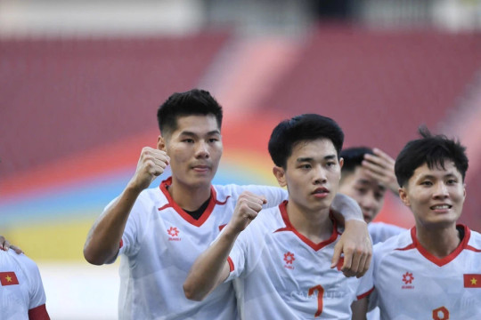 Thủ tướng gửi lời chúc mừng hai đội tuyển bóng đá Việt Nam tại SEA Games 33