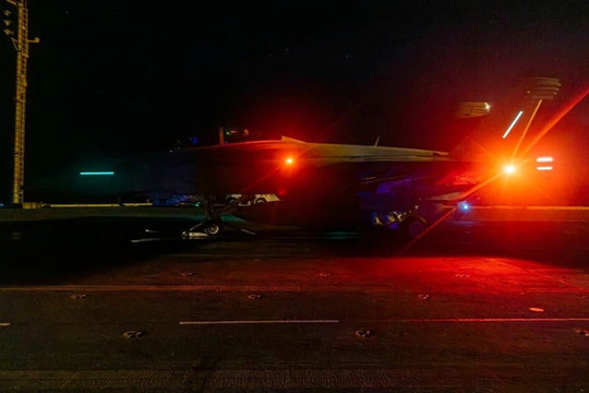 USS Gettysburg phóng SM-2 vào F/A-18: chuỗi lỗi tác chiến