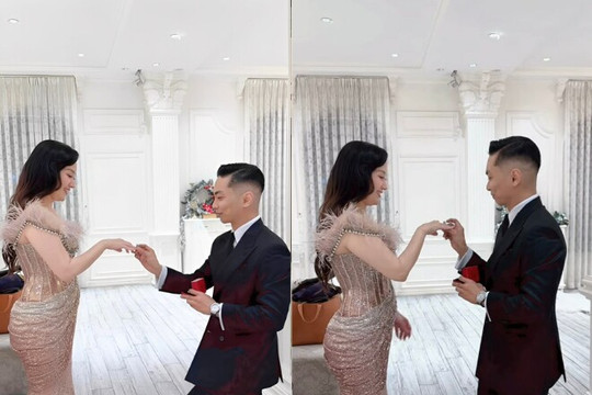Phan Hiển quỳ gối trao nhẫn kim cương cho Khánh Thi