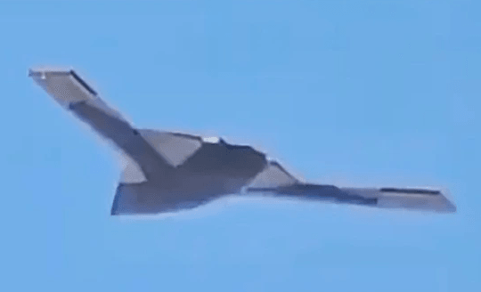UAV tàng hình liên lục địa Trung Quốc: kích thước ngang B-2