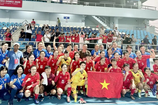 Tuyển nữ Việt Nam vào bán kết SEA Games 33 với tinh thần quật khởi