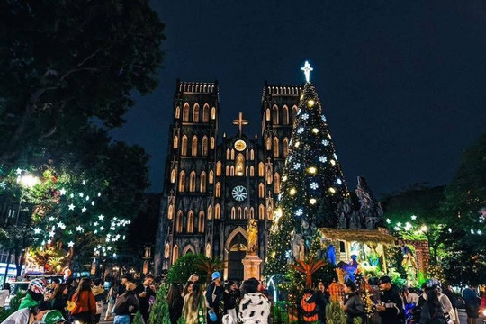 Giáng sinh Hà Nội & TP.HCM: Điểm check-in không thể bỏ lỡ