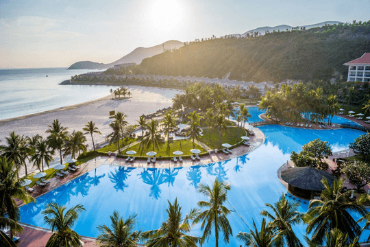 Đầu năm 2026, du khách đổ xô đặt resort Cam Ranh cao cấp trên Traveloka