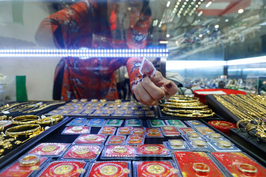 Cập nhật giá vàng trưa hôm nay 13/12/2025: Giá vàng SJC, giá vàng 24k 9999, giá vàng nhẫn, vàng thế giới