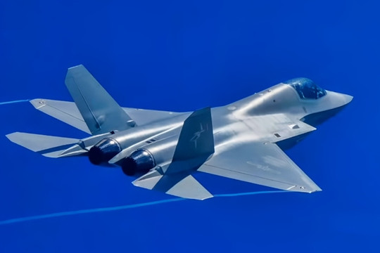 J-35A: tiêm kích tàng hình cỡ trung hướng tới sản xuất lớn