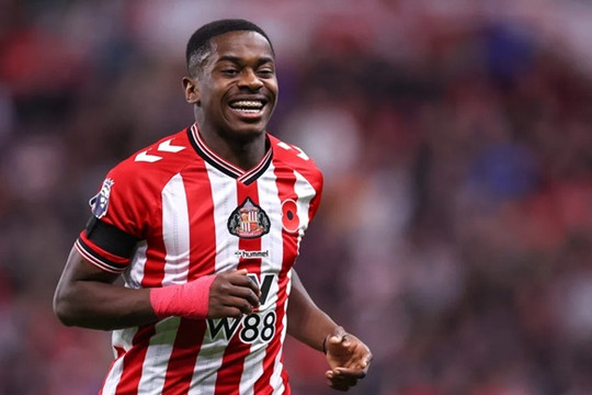Noah Sadiki: 'Tiểu Kanté' khiến Man Utd và Chelsea đại chiến