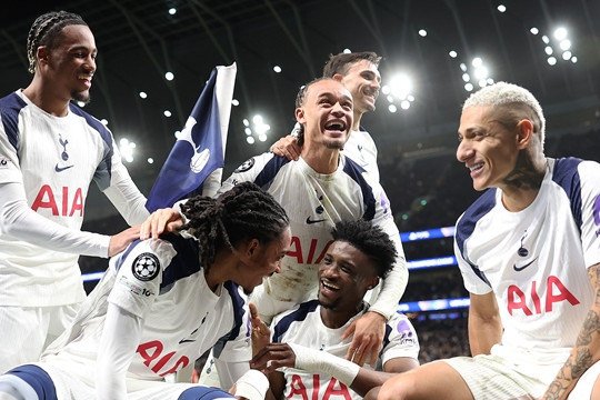 Tottenham hứa bạo chi tháng Giêng, HLV Frank đối mặt áp lực