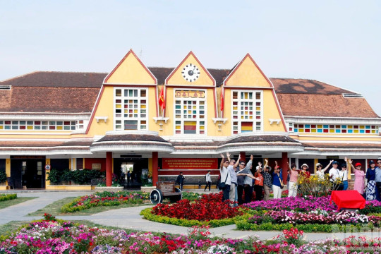 Trải nghiệm và thưởng thức cà-phê Việt trên hành trình chuyến tàu cổ Đà Lạt