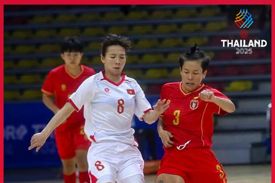 Futsal nữ Việt Nam ngược dòng 4-2 Myanmar, vào bán kết SEA Games