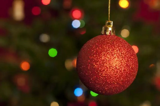 Bí quyết chụp ảnh bokeh lung linh với đồ trang trí Giáng sinh