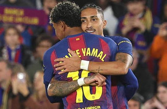 Raphinha lập cú đúp, Barcelona hạ Osasuna củng cố ngôi đầu