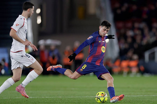 Pedri: Nhạc trưởng 'giải quyết mọi rắc rối' của Barcelona