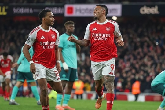 Màn đối lập của Jesus và Gyokeres: Bài toán hàng công Arsenal